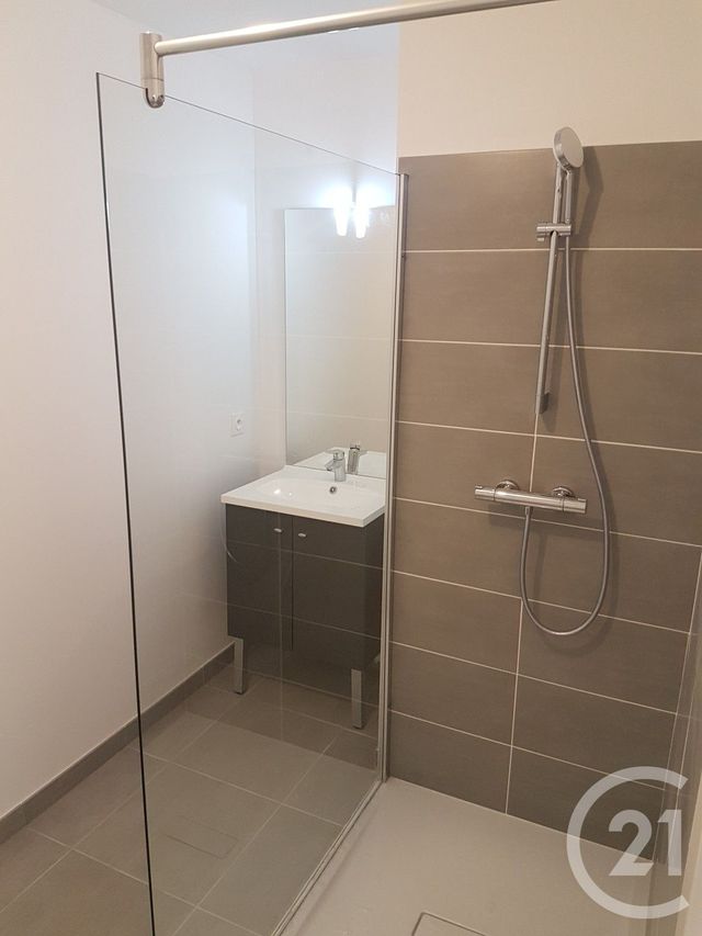 Appartement F3 à louer - 3 pièces - 67.96 m2 - LE MESNIL ESNARD - 76 - HAUTE-NORMANDIE - Century 21 Thillard Et Duhamel