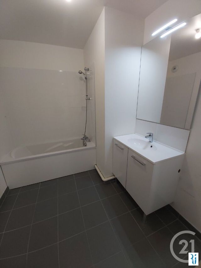 Appartement F3 à louer - 3 pièces - 78.02 m2 - ROUEN - 76 - HAUTE-NORMANDIE - Century 21 Thillard Et Duhamel