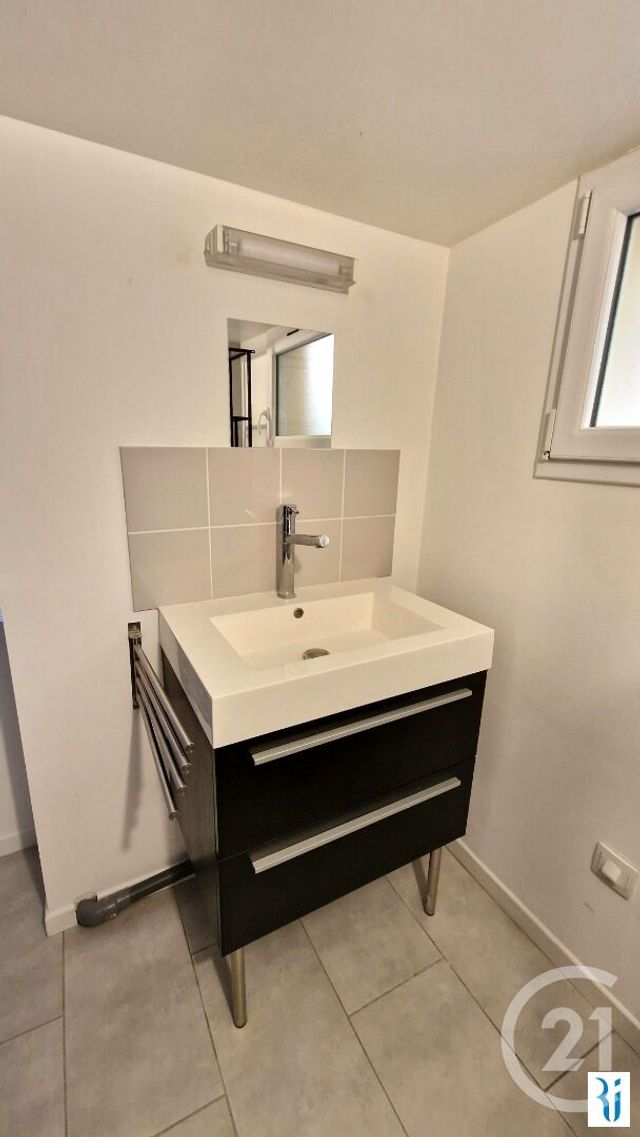 Appartement F2 à louer - 2 pièces - 33.8 m2 - BOIS GUILLAUME - 76 - HAUTE-NORMANDIE - Century 21 Thillard Et Duhamel