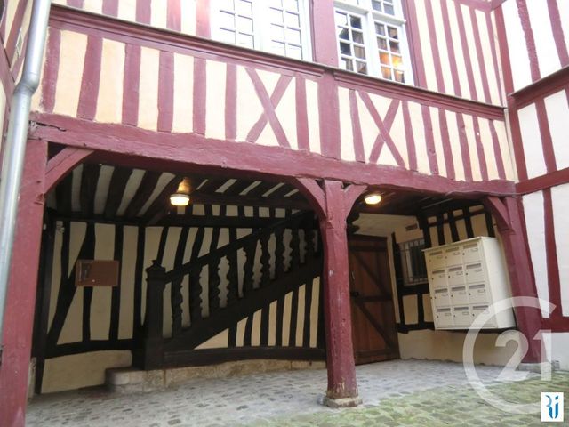 Appartement F1 à louer - 1 pièce - 30.5 m2 - ROUEN - 76 - HAUTE-NORMANDIE - Century 21 Thillard Et Duhamel