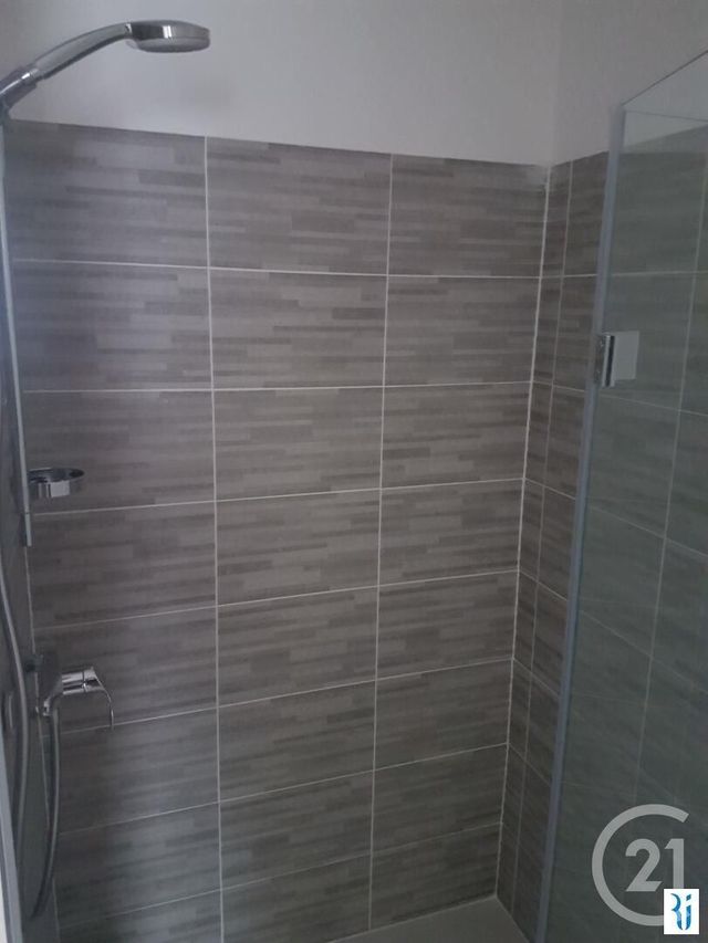 Appartement F2 à louer - 2 pièces - 45.66 m2 - LE MESNIL ESNARD - 76 - HAUTE-NORMANDIE - Century 21 Thillard Et Duhamel