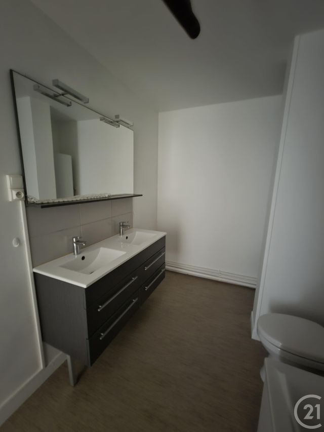 Appartement F3 à louer - 3 pièces - 83.7 m2 - ST LEGER DU BOURG DENIS - 76 - HAUTE-NORMANDIE - Century 21 Thillard Et Duhamel