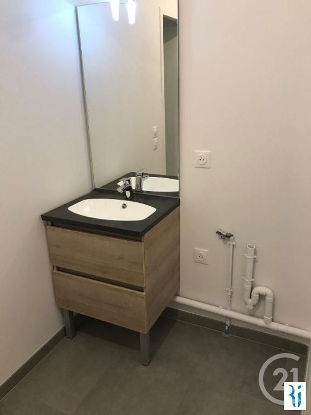 Appartement F2 à louer - 2 pièces - 41.8 m2 - MONT ST AIGNAN - 76 - HAUTE-NORMANDIE - Century 21 Thillard Et Duhamel