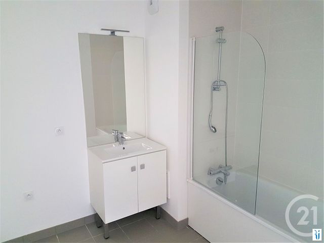 Appartement à louer - 3 pièces - 68.83 m2 - MONT ST AIGNAN - 76 - HAUTE-NORMANDIE - Century 21 Thillard Et Duhamel
