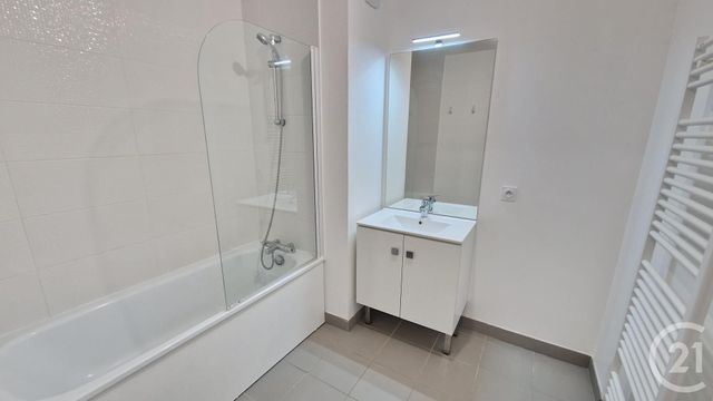 Appartement F4 à louer - 4 pièces - 80.08 m2 - MONT ST AIGNAN - 76 - HAUTE-NORMANDIE - Century 21 Thillard Et Duhamel