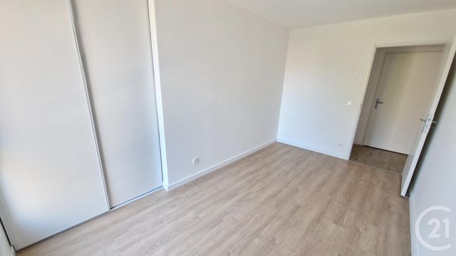 Appartement F4 à louer - 4 pièces - 80.08 m2 - MONT ST AIGNAN - 76 - HAUTE-NORMANDIE - Century 21 Thillard Et Duhamel